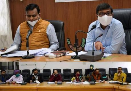 DDC Kathua examine les progrès des travaux des programmes Capex, CSS et B2V DDC Kathua examine les progrès des travaux des programmes Capex, CSS et B2V