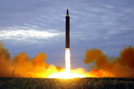 Le tir de deux missiles de courte portée par la Corée du Nord, minimisés par Washington
