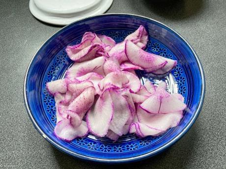 Couleurs complémentaires – Salade de radis violet et de cédrat