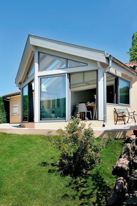 extension maison baies vitrées toit ouvert design élégant contemporain