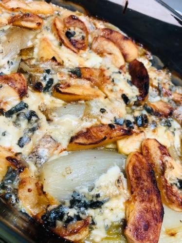 Endives braisées, pommes sautées, gratin au bleu d’Auvergne