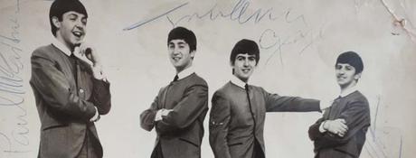 Une belle photo dédicacée des Beatles aux enchères !