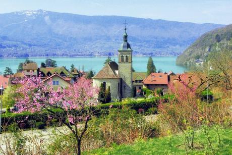 Autour du lac d'Annecy - Vue générale de Talloires © French Moments