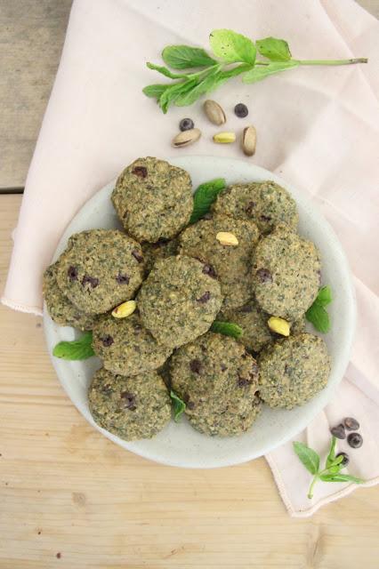 Cuillère et saladier : Biscuits menthe-pistache-chocolat (vegan)