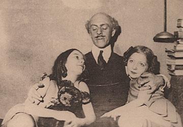 1929 Kalmakoff Avec les filles du peintre Ivanov