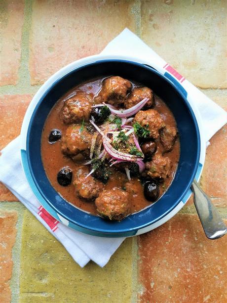 Salmis de boulettes (ragoût de boulettes au vin rouge)