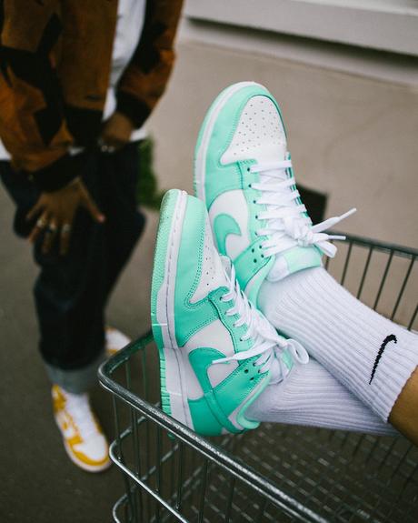 Trois Nike Dunk WMNS sortent demain Trois Nike Dunk WMNS sortent demain