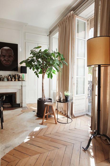 salon décoration chevron appartement parisien lumineux rideaux lin