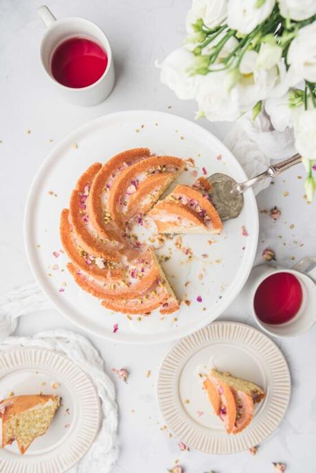 Bundt cake à la rose et à la pistache