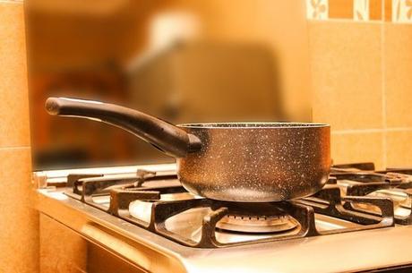 Comment nettoyer une casserole brulée : nos astuces ?