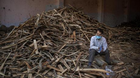 Les bûchers funéraires de masse présentent un portrait effrayant de la flambée de l’Inde dans les cas de COVID-19 9