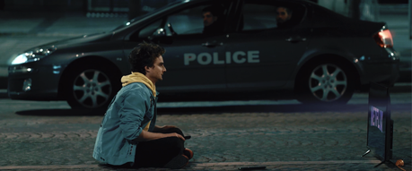 Adri1 résume nos vies actuelles avec NETFLIX et son clip viral