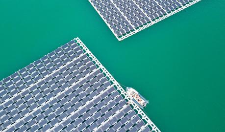 Les panneaux solaires peuvent-ils être à la hauteur de l’enjeu carbone ? bouygues Construction Piolenc panneaux flottants