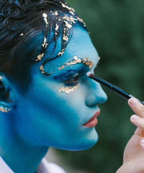 Les transformations de maquillage extrêmes de cet influenceur de beauté prennent 6 heures