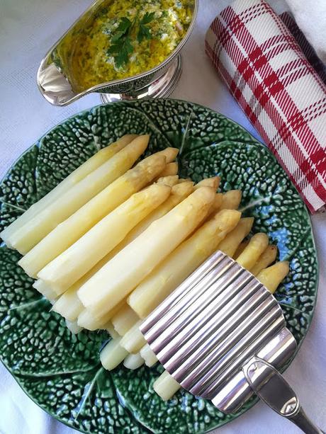 Asperges tièdes sauce vinaigrette