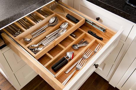 Nettoyage de printemps dans la cuisine : Astuces utiles et rapides pour laver range couverts cuisine nettoyage printemps