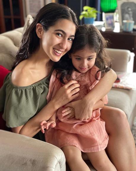 Sara Ali Khan et Inaaya Naumi Kemmu
