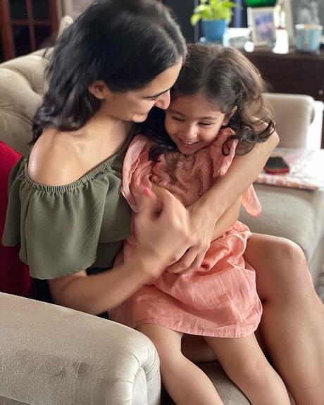Sara Ali Khan et Inaaya Naumi Kemmu