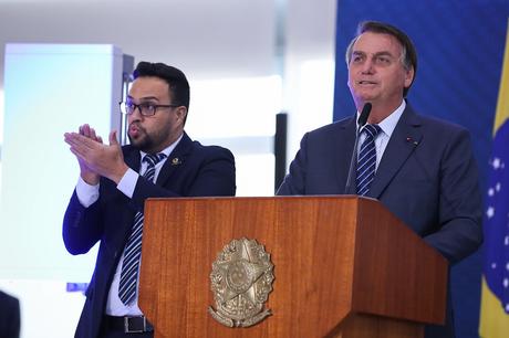 Le président brésilien insinue que Pékin a créé la crise de Covid-19 pour une guerre bactériologique