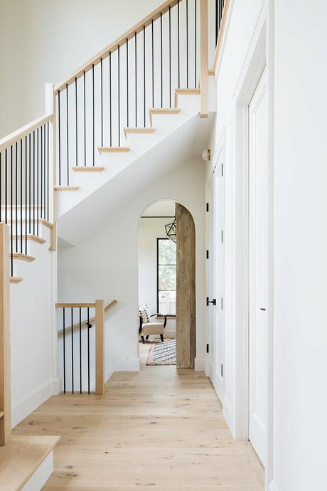 escalier architecte bois blanc rampe métal fer forgé - blog déco - clemaroundthecorner