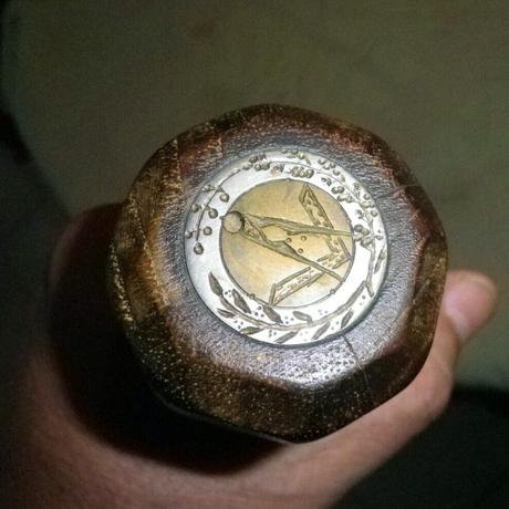 Encore une fausse canne de compagnon du Devoir