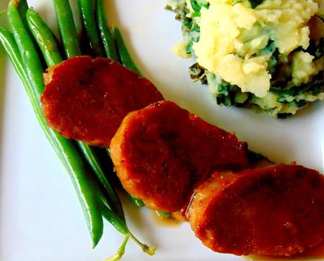 Médaillons de seitan avec purée de pommes de terre au kale et haricots verts à l'ail et au citron Médaillons de seitan avec purée de pommes de terre au kale et haricots verts à l'ail et au citron