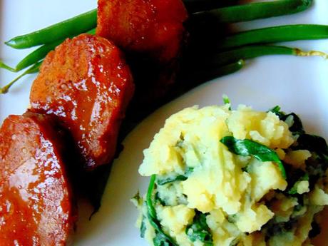 Médaillons de seitan avec purée de pommes de terre au kale et haricots verts à l'ail et au citron Médaillons de seitan avec purée de pommes de terre au kale et haricots verts à l'ail et au citron