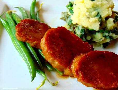 Médaillons de seitan avec purée de pommes de terre au kale et haricots verts à l'ail et au citron Médaillons de seitan avec purée de pommes de terre au kale et haricots verts à l'ail et au citron
