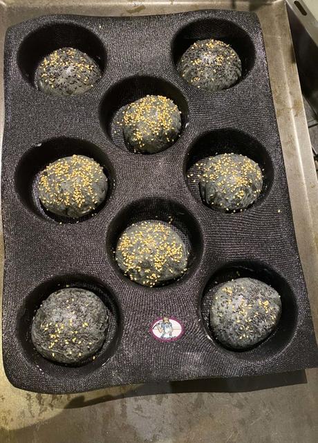 Pains hamburger maison au charbon végétal