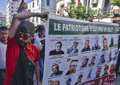 Algérie : Un journaliste proche du Hirak placé sous contrôle judiciaire