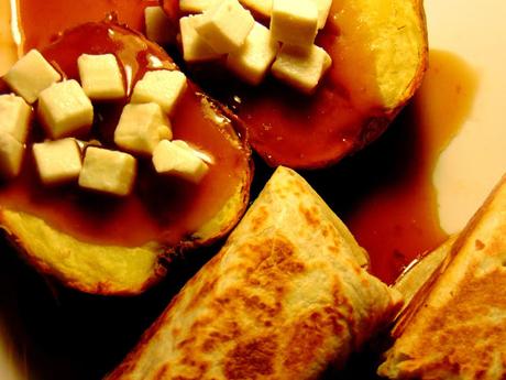 Poutine de pomme de terre au four avec wrap dog