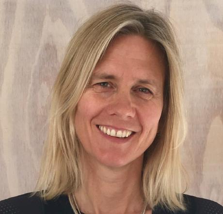 Un artiste rend hommage à 118 femmes tuées par des hommes en peignant leurs portraits