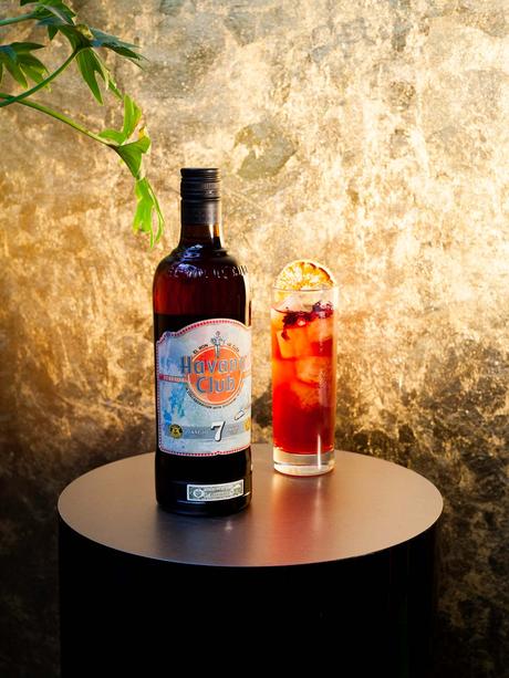 Stephane Ashpool réinterprète la bouteille Havana Club 7 ans