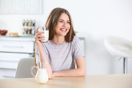 « le lait ne pose pas de problème important pour le risque de maladie cardiovasculaire, même s'il y a une légère augmentation de l'IMC et de la graisse corporelle chez les buveurs de lait réguliers » (Visuel adobe Stock 134404685)