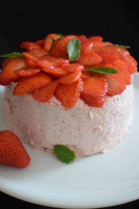 Gâteau roulé vertical aux fraises