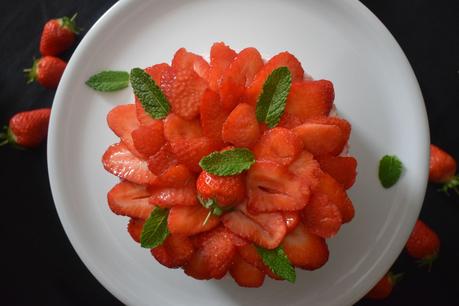Gâteau roulé vertical aux fraises