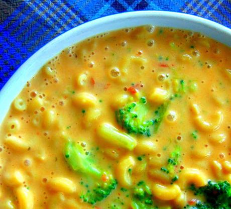 Mac'n cheese au gouda fumé végétal, salsa, et brocoli