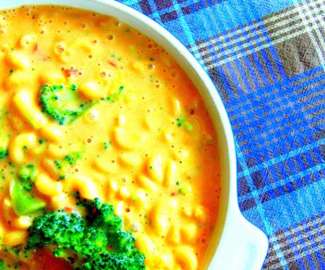 Mac'n cheese au gouda fumé végétal, salsa, et brocoli