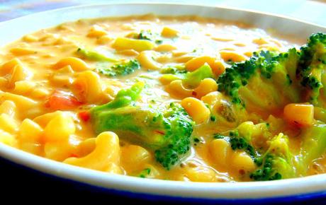 Mac'n cheese au gouda fumé végétal, salsa, et brocoli