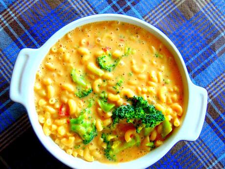 Mac'n cheese au gouda fumé végétal, salsa, et brocoli
