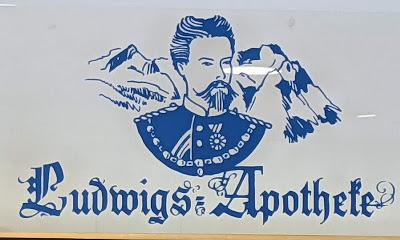 König Ludwig II. in der Ludwigstasse in Partenkirchen (2) — 5 Bilder — Le roi Louis II dans la rue Ludwig à Partenkirchen — 5 photos