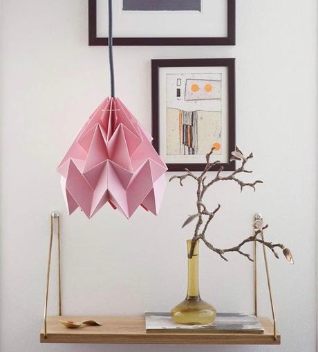 suspension rose papier article du plissage étagère bois - blog déco - clematc