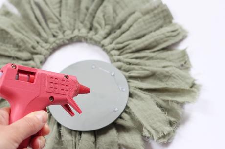 Miroir rond en tissu, une création DIY bohème idée créative décoration avec pistolet à colle chaude
