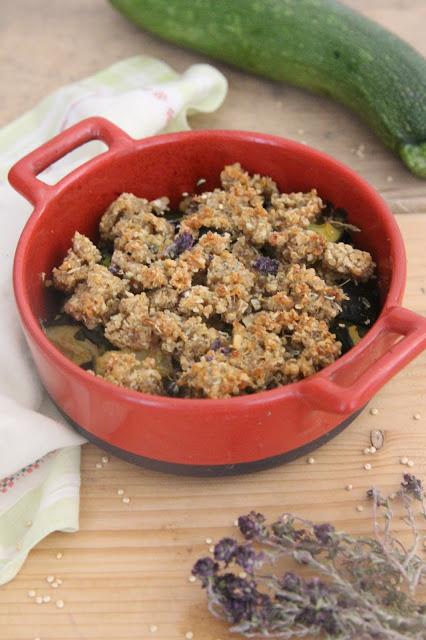 Cuillère et saladier : Crumble de courgettes au quinoa et au thym (vegan)
