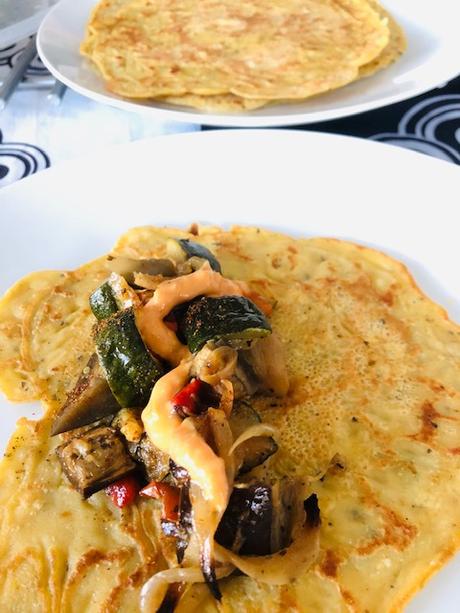 Crêpes  à la farine de pois chiche, farcies aux légumes