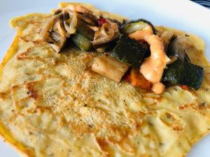 Crêpes  à la farine de pois chiche, farcies aux légumes