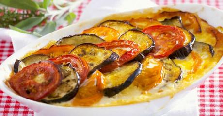Gratin aux aubergines et aux tomates au fromage