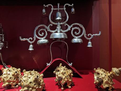 Marstallmuseum Die Sattelkammer des Märchenkönigs — 9 Bilder / La sellerie du roi Louis II — 9 photos