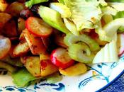 Salade Iceberg, pommes terre, saucisse