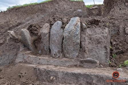 Un tumulus vieux de 5500 ans avec un cercle de pierres découvert en Ukraine